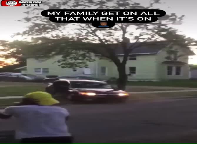 Video: Crazy altercation in a ghetto - girl is hit and then fights in the car